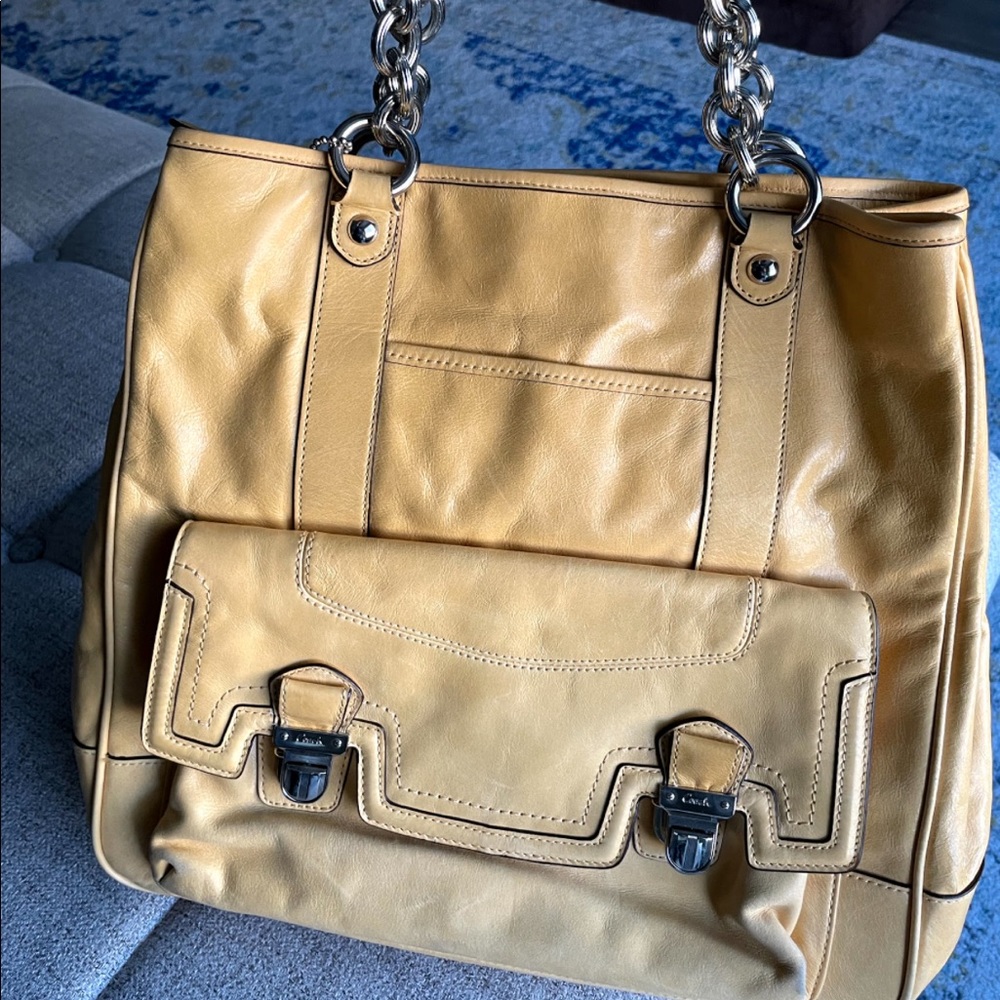 Beautiful Coach purse 👜